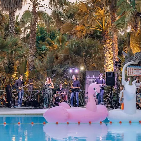 金羊毛酒店 假日公园 5*